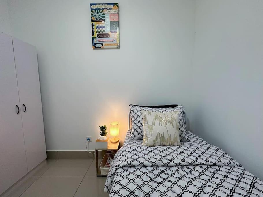 New Razak 4pax 3r3b Apartment